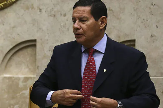 ‘Protesto é forma de se expressar, mas houve exploração política’, diz Mourão