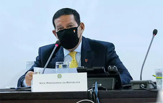 Mourão defende aprimoramento e manutenção do auxílio emergencial