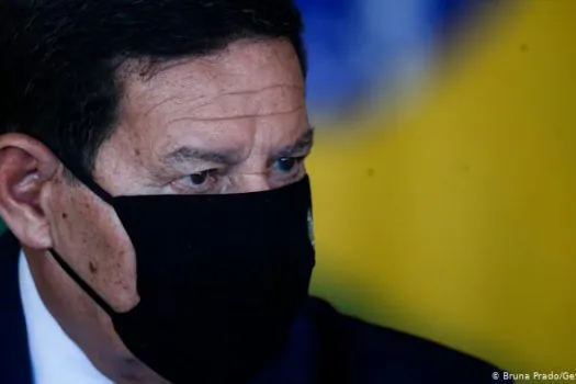 ‘Vacina é uma questão coletiva, não é individual’, diz Mourão