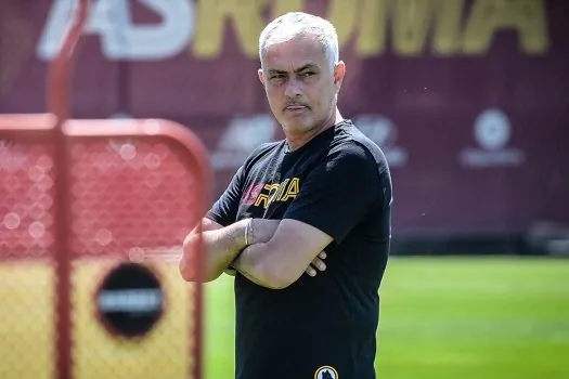 Mourinho tatua títulos continentais e provoca: “Sou o único que pode ter”