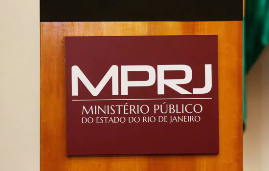 MPRJ derruba construções em área dominada pela milícia em Jacarepaguá