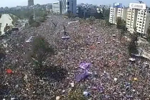 Milhares de mulheres protestaram nas ruas do Chile no 8 de março