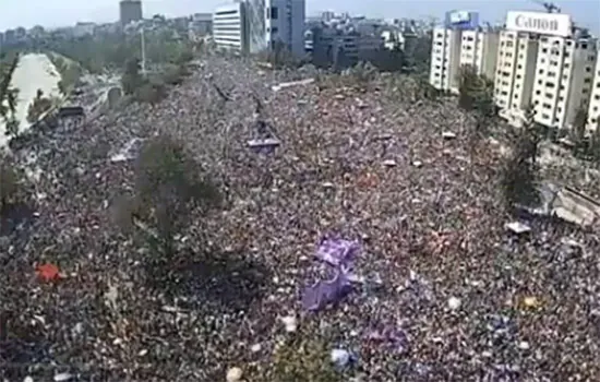 Milhares de mulheres protestaram nas ruas do Chile no 8 de março