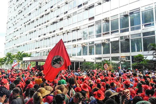 Grupo de mulheres ligado ao MST ocupa prédio da pasta da Agricultura