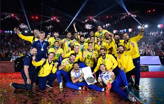 Bruninho derruba troféu de 3º lugar do Mundial de Vôlei e viraliza na internet