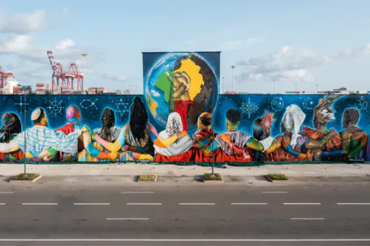 Eduardo Kobra exalta a coexistência e a tolerância em seu novo mural, em Benin, na África