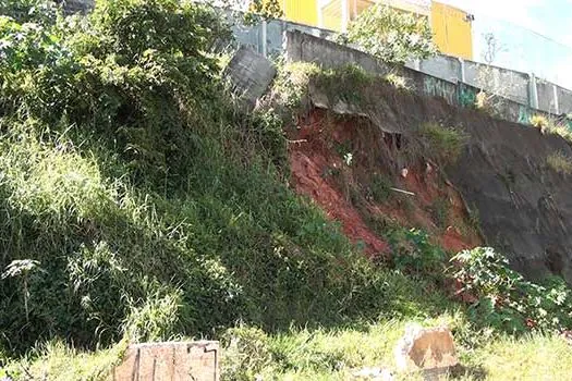 Muro caído do Conjunto Prestes Maia será reconstruído