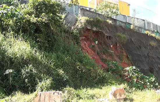 Muro caído do Conjunto Prestes Maia será reconstruído