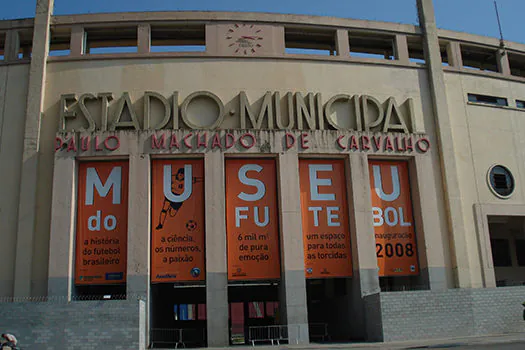 Museu do Futebol oferece entrada gratuita para quem doar chuteira