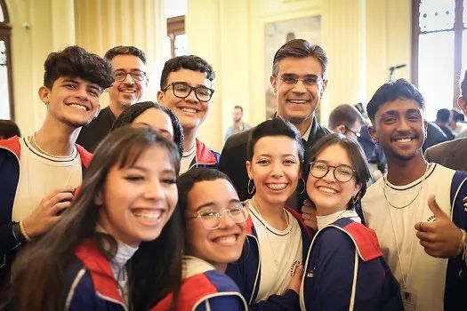 Governador Rodrigo Garcia acompanha estudantes em visita ao Museu do Ipiranga