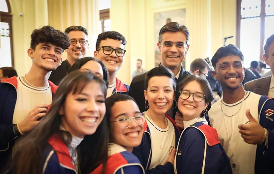 Governador Rodrigo Garcia acompanha estudantes em visita ao Museu do Ipiranga