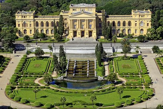 Estudantes da rede estadual participam de visita técnica ao Museu do Ipiranga