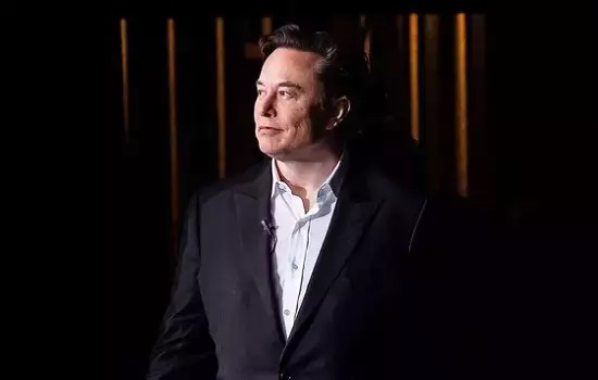 Elon Musk reitera comprometimento com compra do Twitter