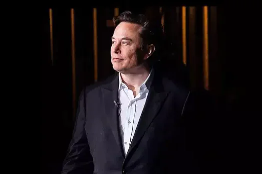 Elon Musk fecha compra do Twitter por US$ 44 bilhões