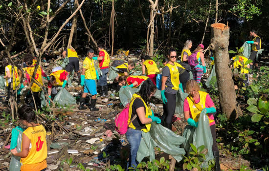 Coca-Cola FEMSA Brasil promove mutirões de limpeza de rios e praias