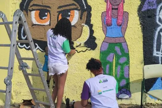 Projeto Jovens Caminhos realiza mutirão de grafite no Beco Cultural, em Mauá