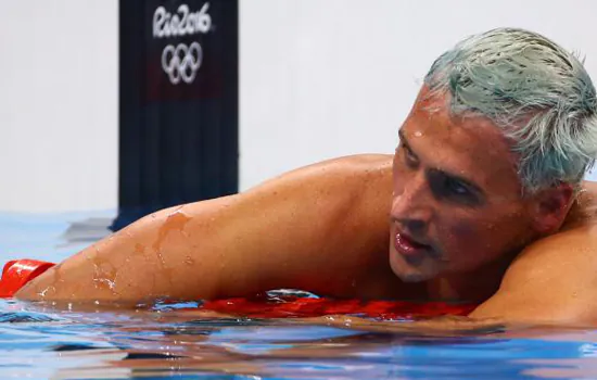 Nadador Ryan Lochte pede desculpas após falso relato de assalto