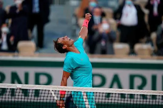 Nadal joga melhor e vence fácil Djokovic na final de Roland Garros