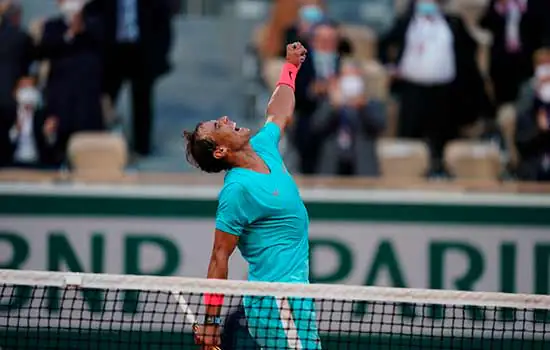 Nadal joga melhor e vence fácil Djokovic na final de Roland Garros