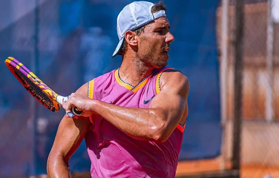 Nadal vence Berankis após paralisação por chuva em Wimbledon