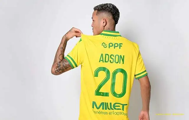 Nantes anuncia a contratação de Adson