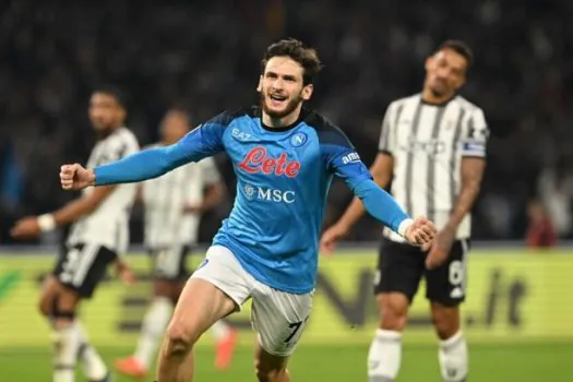 Napoli massacra Juventus, repete goleada histórica e dispara na ponta do Italiano