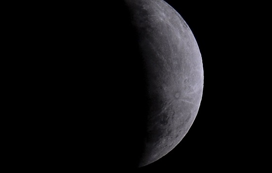 Nasa descobre moléculas de água na Lua