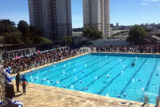 Cerca de 2.500 alunos concluem aulas de natação e hidroginástica em Diadema