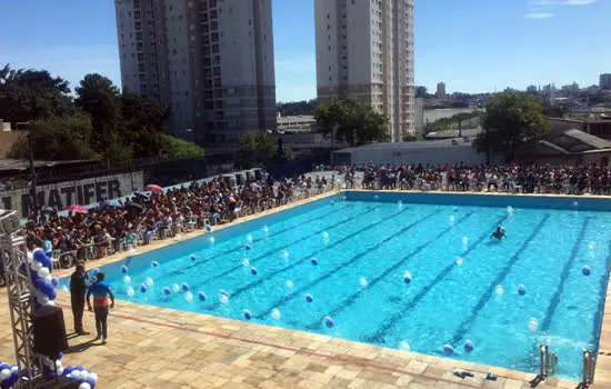 Cerca de 2.500 alunos concluem aulas de natação e hidroginástica em Diadema