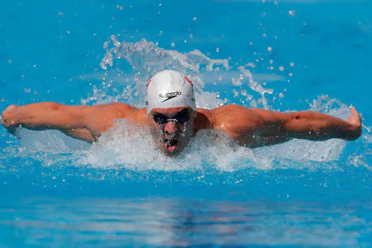 Nadador brasileiro é tricampeão mundial dos 50 metros borboleta