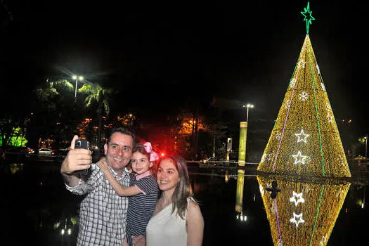 Santo André inicia festividades natalinas com Vila de Natal e Árvore de Luzes