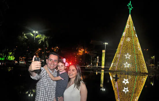 Santo André inicia festividades natalinas com Vila de Natal e Árvore de Luzes