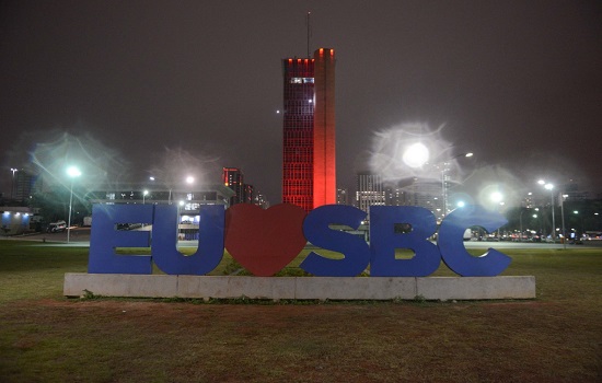 Paço de São Bernardo recebe iluminação especial para festividades de Natal