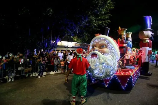 Vila de Natal chega à Praça da República