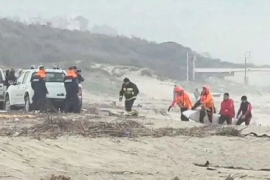 Operação resgata 91 pessoas após naufrágio na costa da Itália