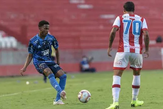 Com gol no final, Cruzeiro empata com o Náutico no Estádio dos Aflitos