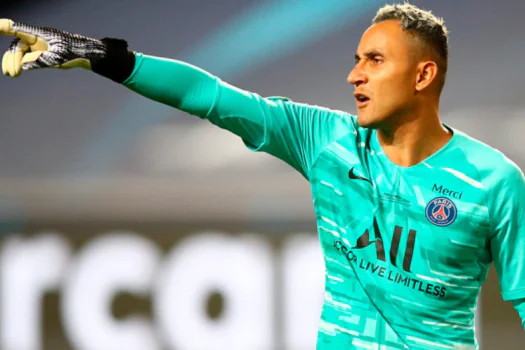 Keylor Navas, goleiro do PSG, e esposa acolhem 30 refugiados ucranianos em casa