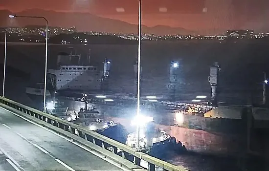 Navio à deriva bate na Ponte Rio-Niterói; via é interditada