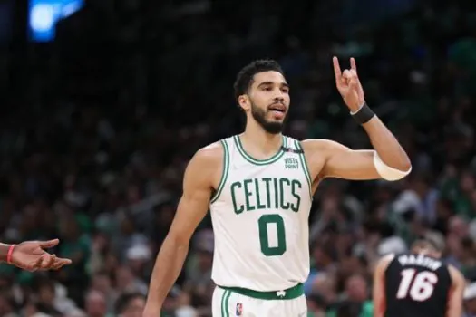 Boston Celtics arrasa Phoenix Suns em nova bela atuação de Jayson Tatum na NBA