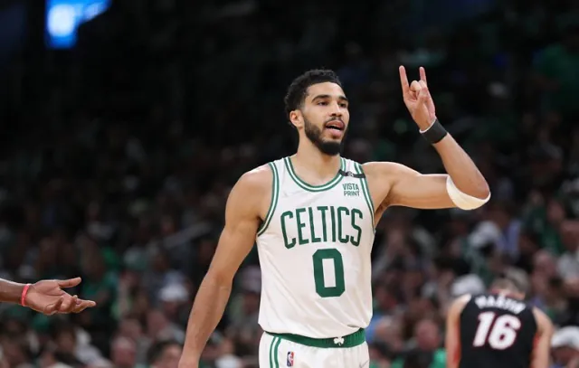 Boston Celtics arrasa Phoenix Suns em nova bela atuação de Jayson Tatum na NBA