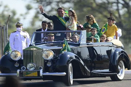 Nelson Piquet vira ‘motorista’ do Rolls-Royce presidencial com Bolsonaro