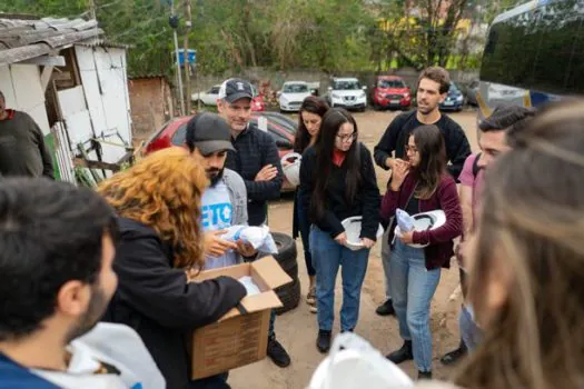 Nestlé participa de pintura e entrega de casas emergenciais em comunidade de São Paulo