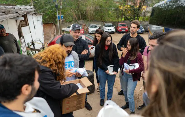 Nestlé participa de pintura e entrega de casas emergenciais em comunidade de São Paulo