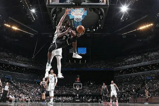 Sem Harden, mas com Beyoncé na plateia, Brooklyn Nets derrota o Milwaukee Bucks