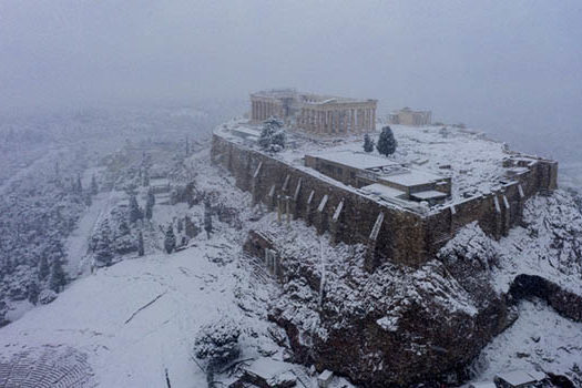 Neve e chuva assolam a Europa e os Estados Unidos