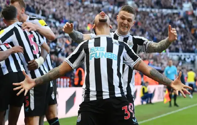 Newcastle derrota Manchester United e sobe para o 3º lugar do Campeonato Inglês