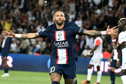 Neymar faz gol da vitória do PSG e alcança melhor início de temporada da carreira