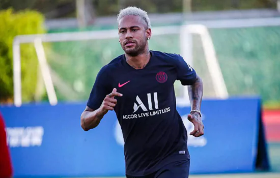 Neymar reafirma desejo de continuar no Paris Saint-Germain ao fim da temporada