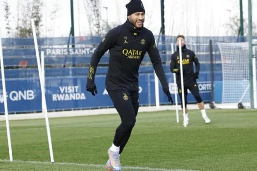 Neymar volta aos treinamentos e deve reforçar o PSG na Copa da França