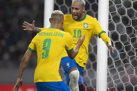 Neymar marca de pênalti e Brasil vence o Japão, em jogo de poucas emoções